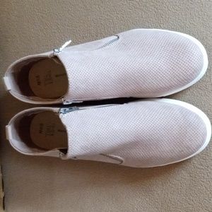 TIME AND TRU Blush color 9 1/2W